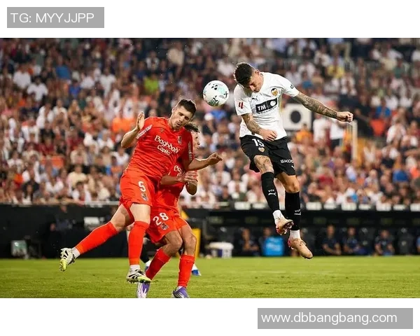 乌德勒支主场迎战阿尔克马尔争夺联赛关键三分的激烈对决 乌德勒支主场迎战阿尔克马尔争夺联赛关键三分的激烈对决