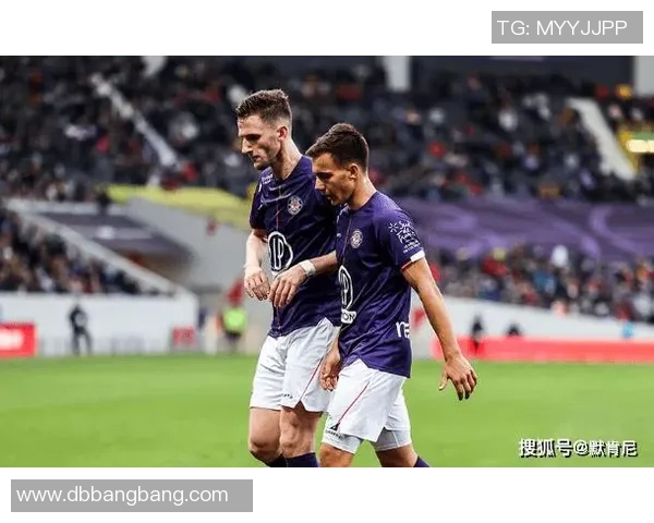 弗拉门戈与莱昂的激烈对决揭示了足球战术的魅力与球队精神的较量