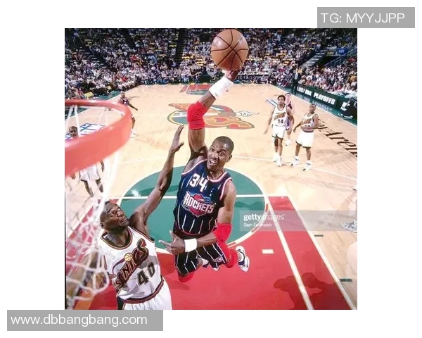 火箭队与灰熊队激战正酣2019年元旦篮球盛宴精彩回顾